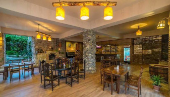 Hotel Zuzumbo - Kaminsaal